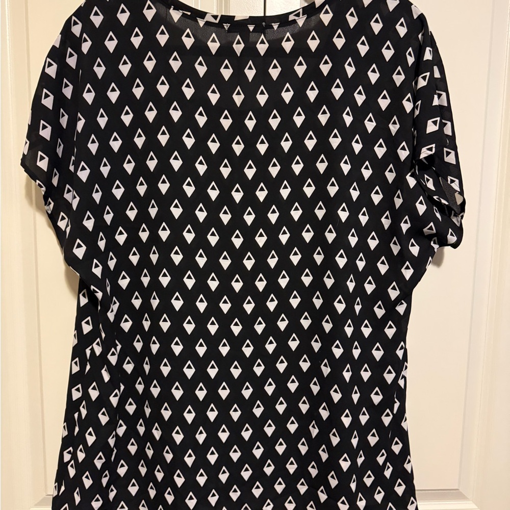 Black and White Pleione Geometric Women's Top - Picture 3 of 3